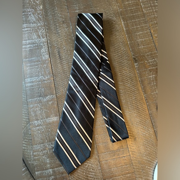 Van Heusen Silk Tie - Picture 1 of 4